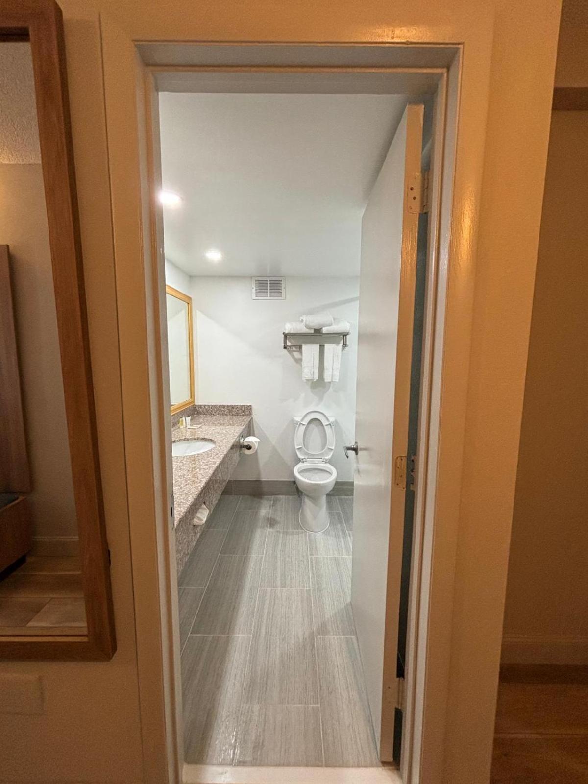 Days Hotel By Wyndham Williamsburg I-64 Екстер'єр фото