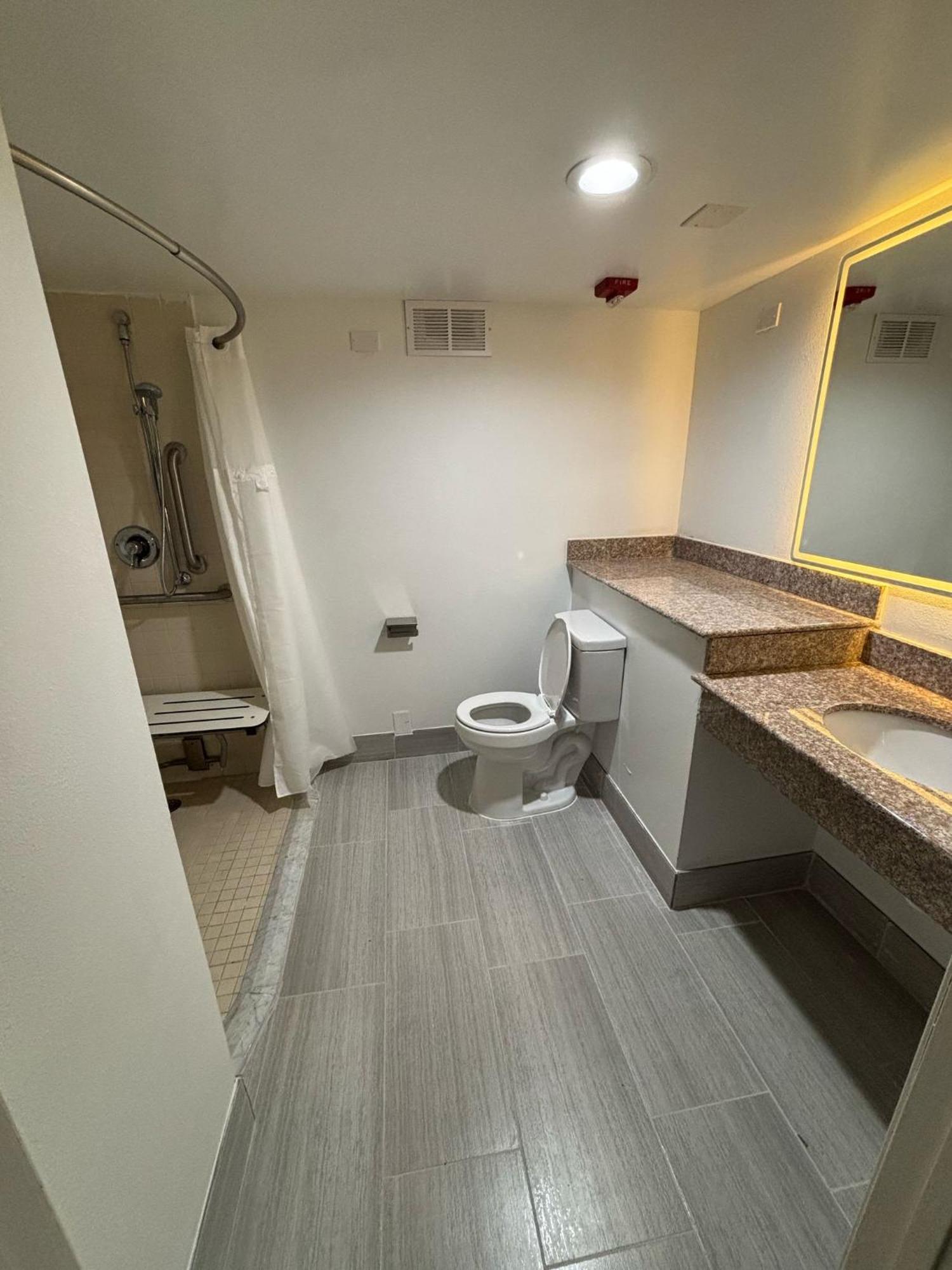 Days Hotel By Wyndham Williamsburg I-64 Екстер'єр фото